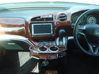 2008 Honda Stream Photos