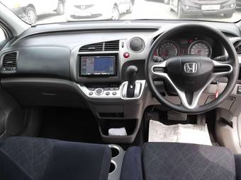 2010 Honda Stream Pics