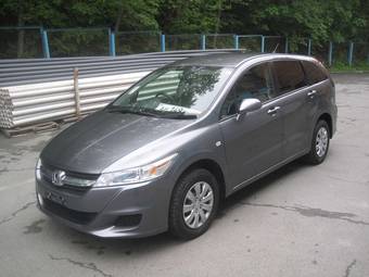 2010 Honda Stream Photos