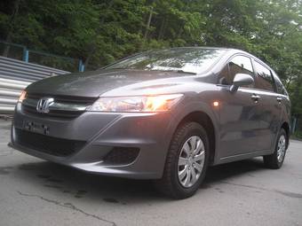 2010 Honda Stream Pics