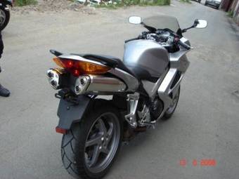 2004 Honda VFR Photos