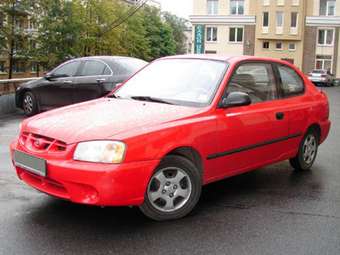 2000 Hyundai Accent Pictures