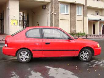 2000 Hyundai Accent Pictures