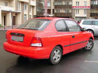 2000 Hyundai Accent Pictures