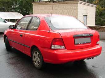 2000 Hyundai Accent Photos