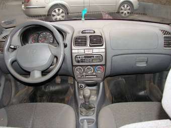 2000 Hyundai Accent Photos