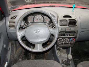 2000 Hyundai Accent Pics