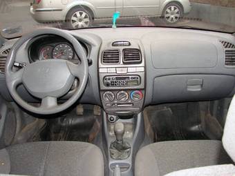 2000 Hyundai Accent Pictures