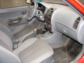 2000 Hyundai Accent Pictures