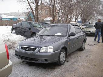 2000 Hyundai Accent Pictures