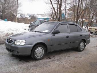 2000 Hyundai Accent Photos