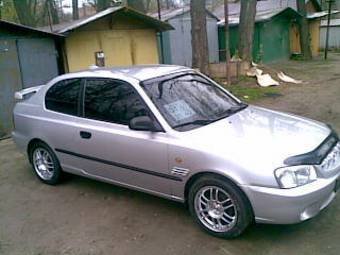 2000 Hyundai Accent Photos