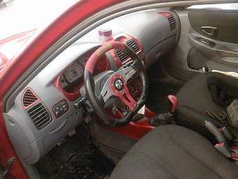 2001 Hyundai Accent Pictures