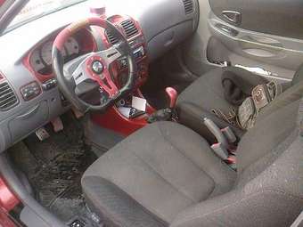 2001 Hyundai Accent Photos