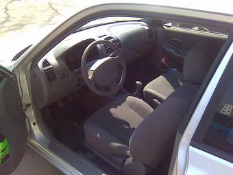 2001 Hyundai Accent Pictures