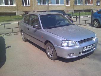 2001 Hyundai Accent Photos