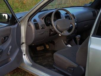 2001 Hyundai Accent Pictures