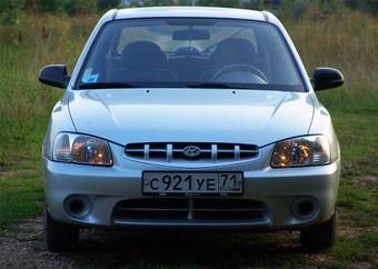2001 Hyundai Accent Photos