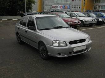 2001 Hyundai Accent Photos