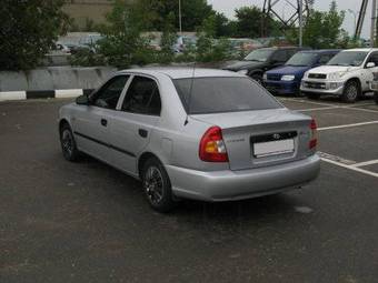 2001 Hyundai Accent Photos