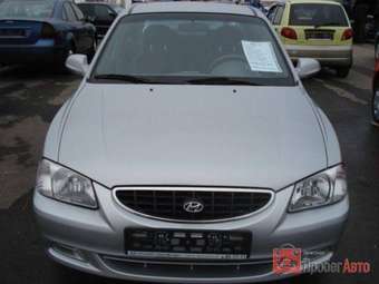 2002 Hyundai Accent Pictures