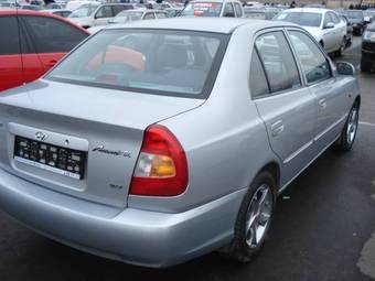 2002 Hyundai Accent Photos