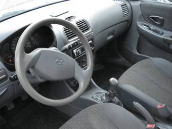 2002 Hyundai Accent Wallpapers
