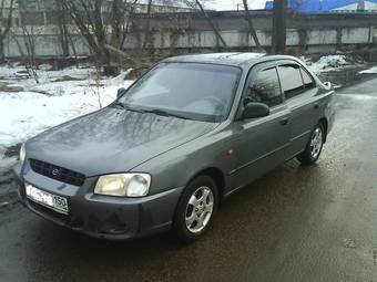 2002 Hyundai Accent Photos