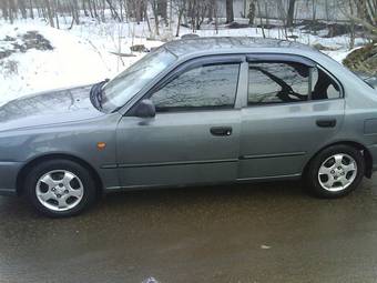 2002 Hyundai Accent Pictures