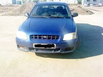2002 Hyundai Accent Photos