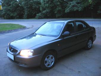 2002 Hyundai Accent Pictures