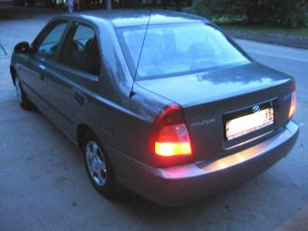 2002 Hyundai Accent Photos