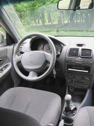 2002 Hyundai Accent Photos