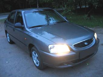 2002 Hyundai Accent Pictures