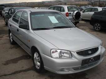 2003 Hyundai Accent Photos