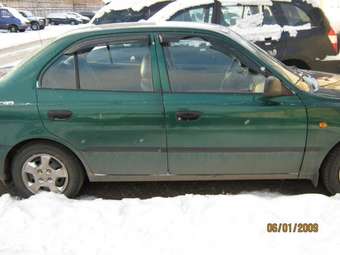2003 Hyundai Accent Photos