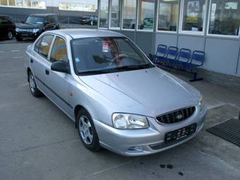 2003 Hyundai Accent Photos