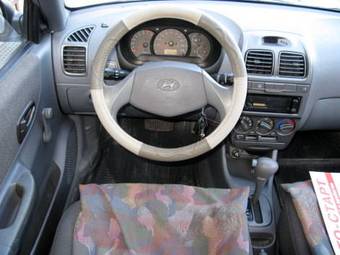 2003 Hyundai Accent Photos