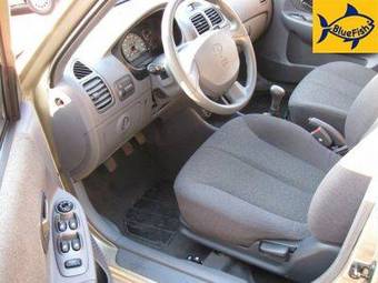 2003 Hyundai Accent Pics