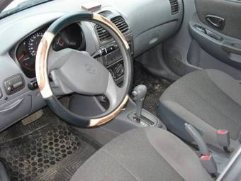 2003 Hyundai Accent Photos
