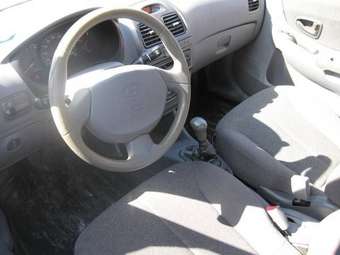 2004 Hyundai Accent Pictures