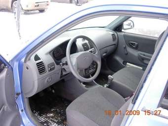 2004 Hyundai Accent Images