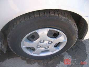 2004 Hyundai Accent Pictures