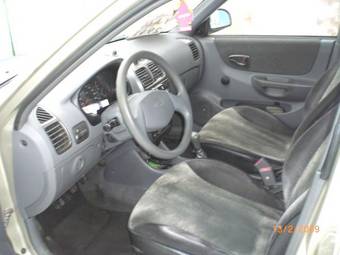 2004 Hyundai Accent Pictures