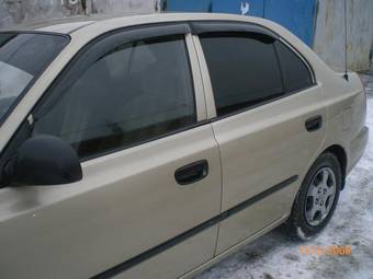 2004 Hyundai Accent Photos