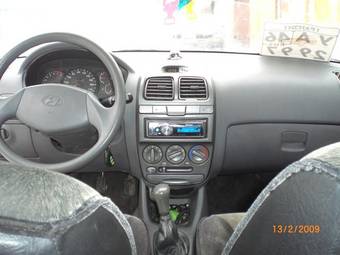 2004 Hyundai Accent Photos