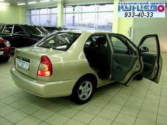 2004 Hyundai Accent Wallpapers
