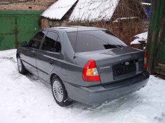 2004 Hyundai Accent Pictures