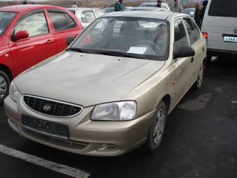 2004 Hyundai Accent Photos