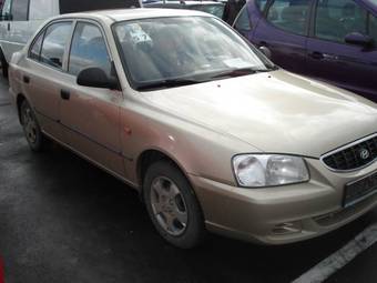 2004 Hyundai Accent Pictures